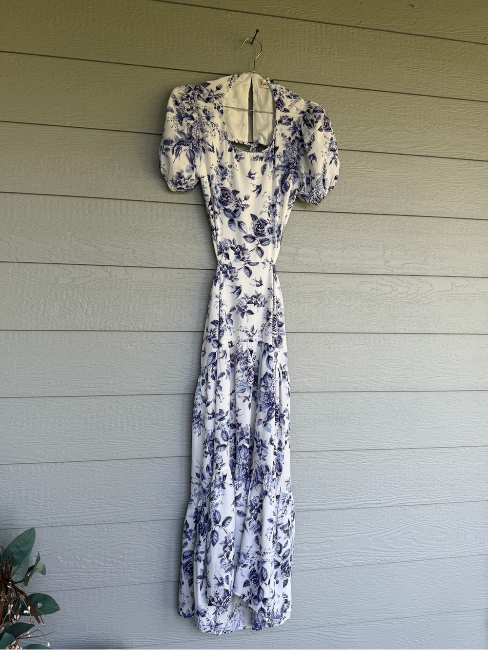 Ruby Sees Selfie Leslie Dress Women’s White & Blue Floral Maxi Dress Size 12